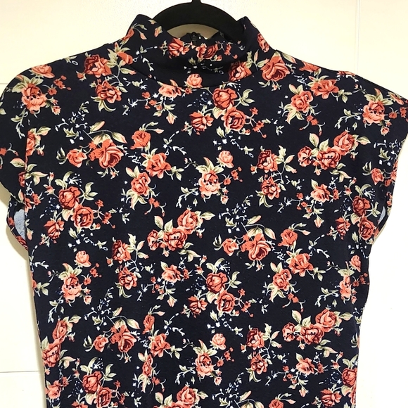 Sleeveless Floral Bodycon Midi - Picture 2 of 4